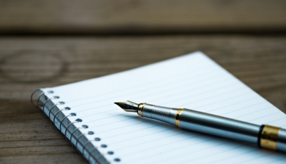 How Professional Traders Use Trading Journals to Improve Performance — Photo by Aaron Burden on Unsplash
