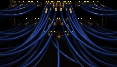 VPS Hosting for Forex Traders: Speed, Uptime, and Automation Benefits — Photo by Scott Rodgerson on Unsplash