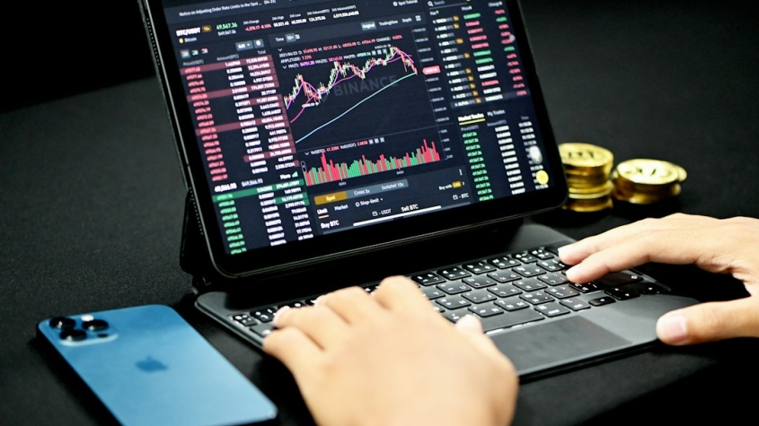 TradingView vs MetaTrader: A Complete Platform Comparison for Forex Traders — Photo by Kanchanara on Unsplash